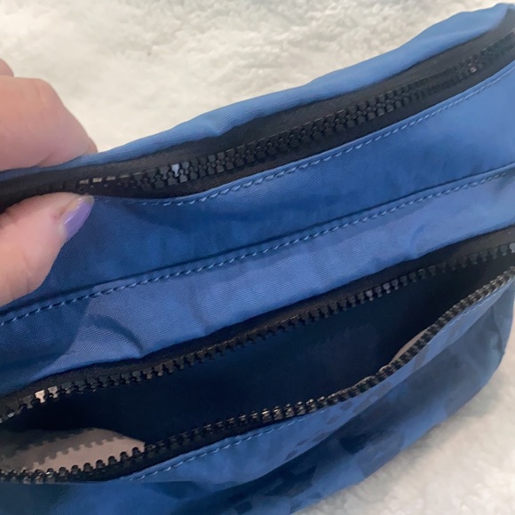 🆕💙Kipling Yasemina XL Waist Pack, Soulful Blue - Picture 4 of 10